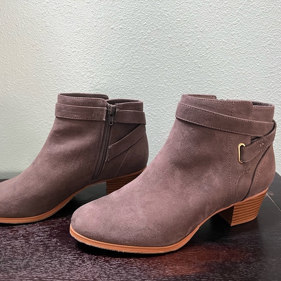 Giani Bernini Memory Foam Booties - Picture 3 of 8